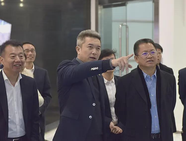 为何不选女婿做接班人？曹德旺：因为曹晖是我儿子，女婿履历被扒（组图） - 5