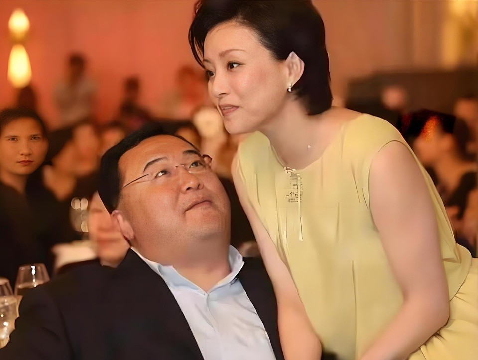 舍弃旧爱嫁百亿富豪,如今57岁直播卖网课,澜姐的“豪门梦”碎了一地?(组图) - 23
