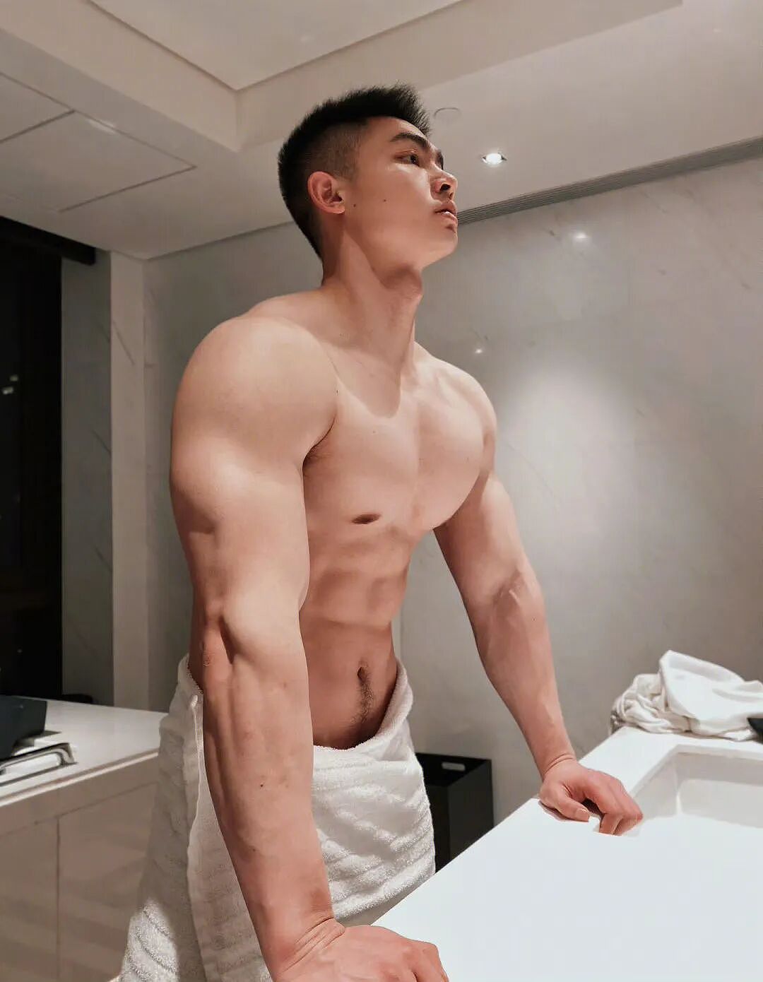 【帅哥】帅气的健身肌肉小哥写真，完美胸肌和腹肌，这样的身材你给打几分（组图） - 7