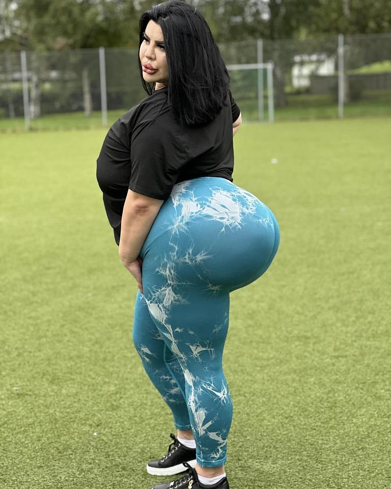 只为拥有“世界最大臀部”，美女花百万把自己整成半人马，常年做高风险手术（组图） - 4
