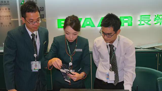 台湾空姐猝逝风波：长荣航空再爆劳动剥削争议，为何员工不敢请病假（组图） - 1