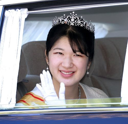 日本44岁未婚长公主单挑皇室，成功继承巨额家产和“王爷”封号！网友大赞：爱子当女天皇有戏了（组图） - 26