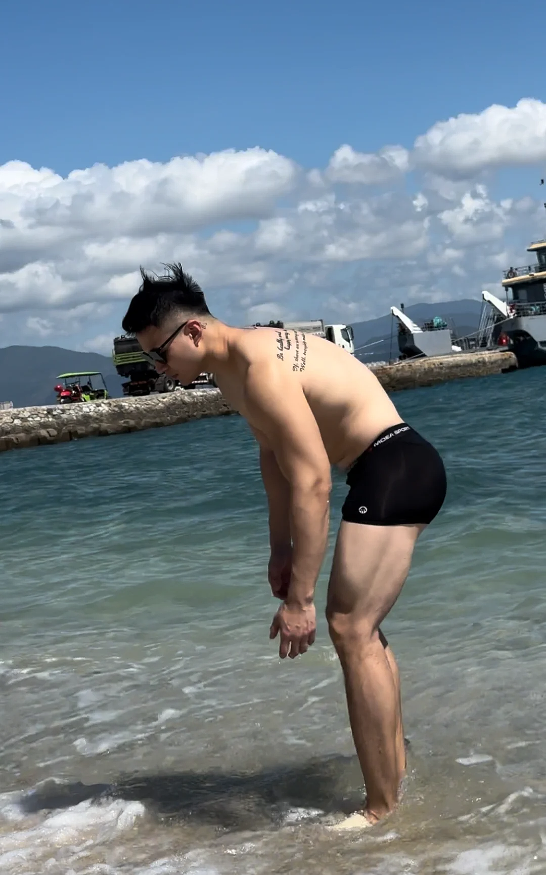 【帅哥】27岁湖北武汉健身网红,厚实蜘蛛身材,拍照都要吸肚子,可狼可奶肌肉男(组图) - 9