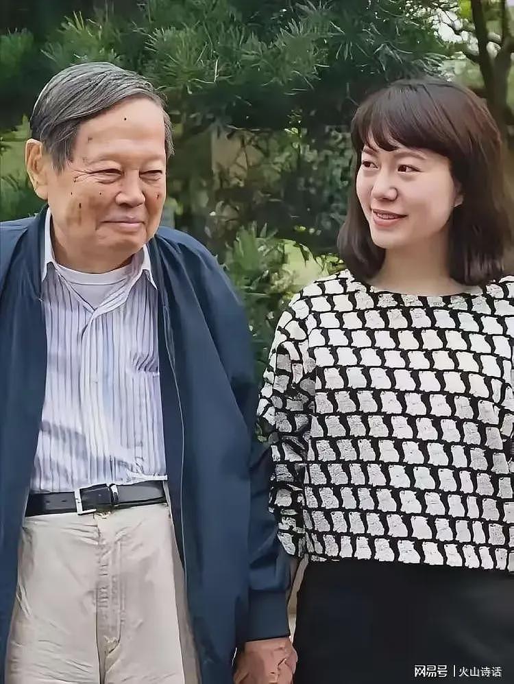 杨振宁逝世,一个时代的结束!与爱因斯坦齐名,一张照片彰显成就(组图) - 5