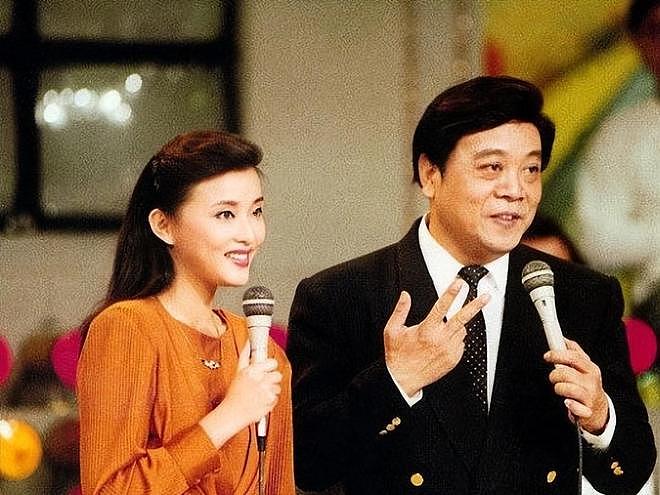 央视主持杨澜:嫁百亿身家老公,57岁却抛头露面直播卖课(组图) - 13