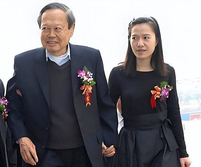 杨振宁称是通过电话向翁帆求婚，激烈社会反应让他惊讶（组图） - 3