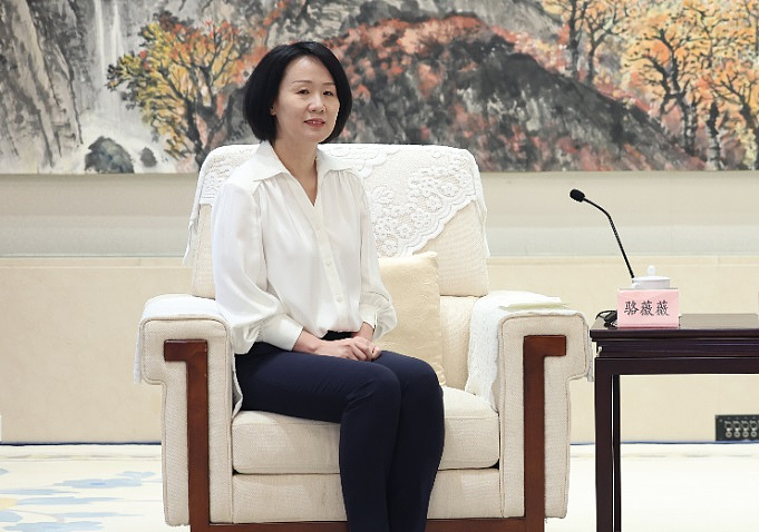 她毅然回国，死磕8年，终成“芯片女王”（组图） - 4