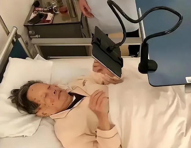 杨振宁因病逝世!103岁生日宴未露面,最后一次亮相是为妻子庆生(组图) - 6