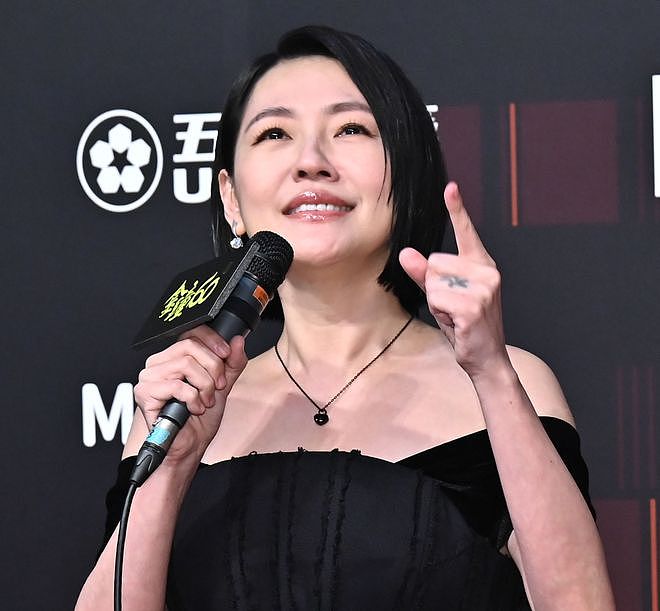 小S复出获奖细节：纹了大S名字还带了骨灰，唯独没感谢吴宗宪女儿（组图） - 1