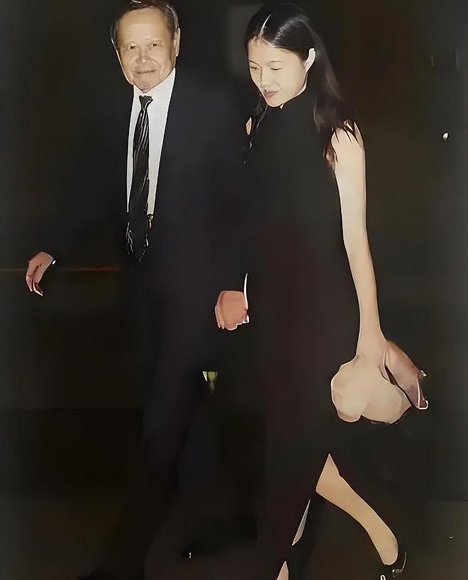 知名物理学家杨振宁因病逝世！翁帆发文悼念，称先生交出了一份满意的答卷，何其有幸能陪伴他（组图） - 17