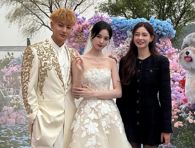 黄子韬徐艺洋秀恩爱到腻，疑奉子成婚，却不敢像陈伟霆何穗官宣（组图） - 5