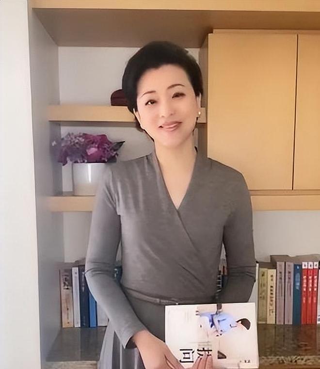 央视主持杨澜:嫁百亿身家老公,57岁却抛头露面直播卖课(组图) - 19