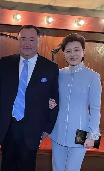 央视主持杨澜:嫁百亿身家老公,57岁却抛头露面直播卖课(组图) - 7