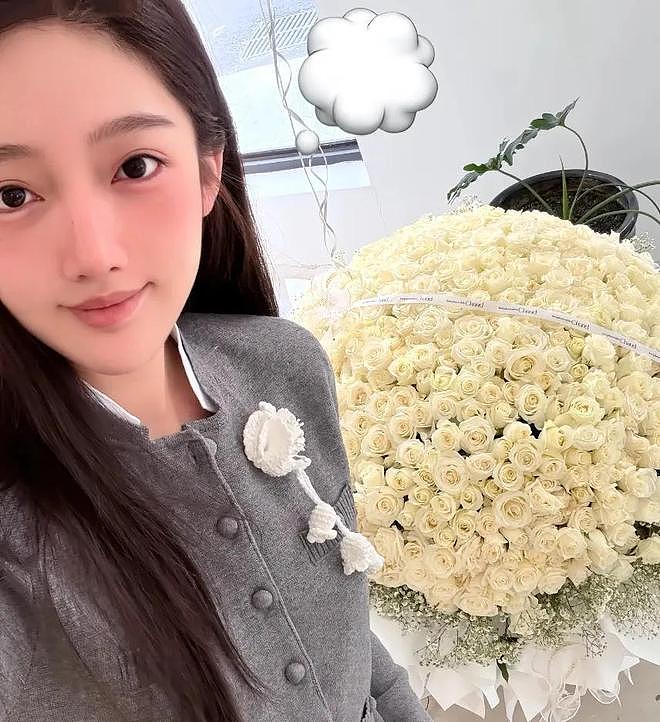 都美竹新恋情曝光，男方朋友圈大秀恩爱，被扒快50岁有多辆豪车（组图） - 1