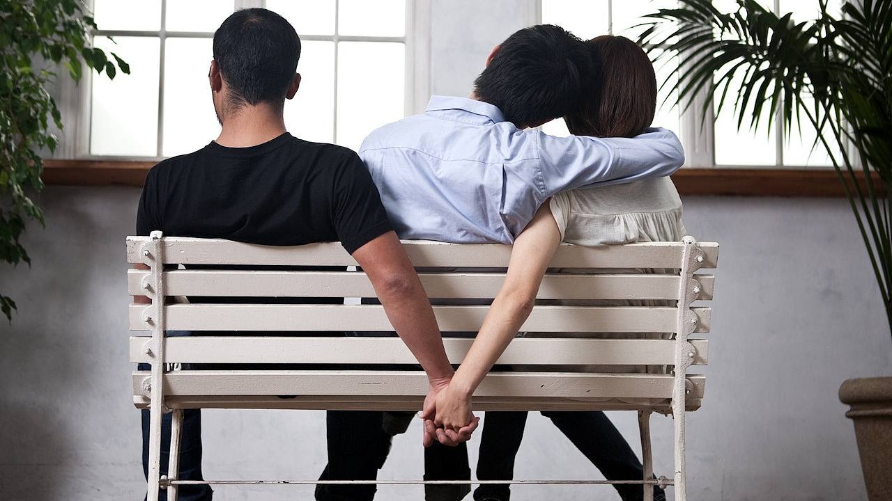国企95后总经理婚内出轨遭免职立案查处，北大毕业疑为高级人才（组图） - 1
