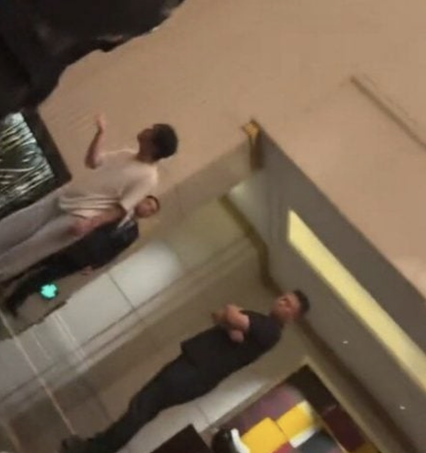 爆料! 陈冠希五星级酒店当众发飙,指着人鼻子怒骂,被围观吐槽难伺候(组图) - 2