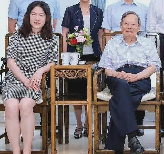 杨振宁在京逝世！死因披露，与妻子最后合影曝光，知情者发声（组图） - 6