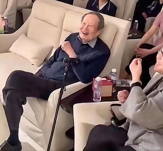 杨振宁逝世，一个时代的结束！与爱因斯坦齐名，一张照片彰显成就（组图） - 3