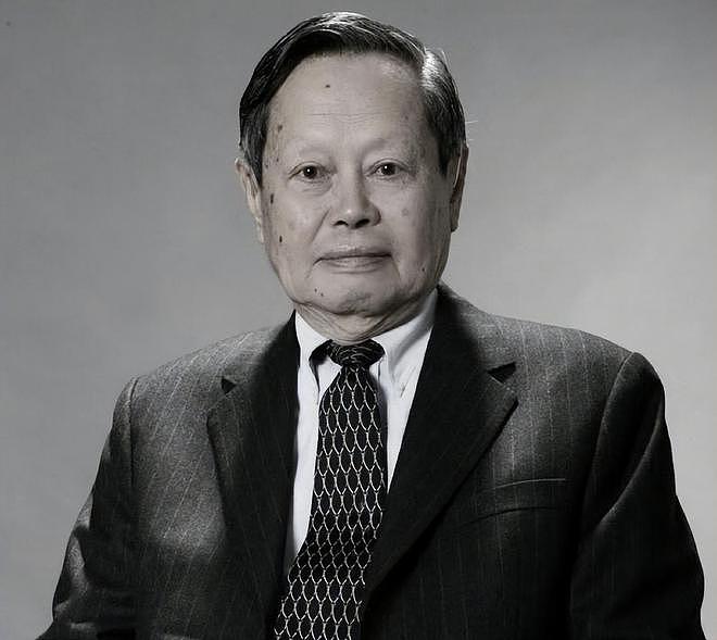 杨振宁身后事!支持翁帆再婚有做安排,路人前往生前故居悼念(组图) - 4