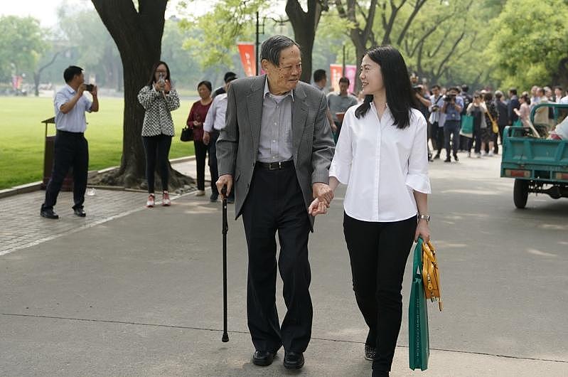 杨振宁离世享年103岁，曾说要活到108岁：未来过世不反对翁帆改嫁（组图） - 1