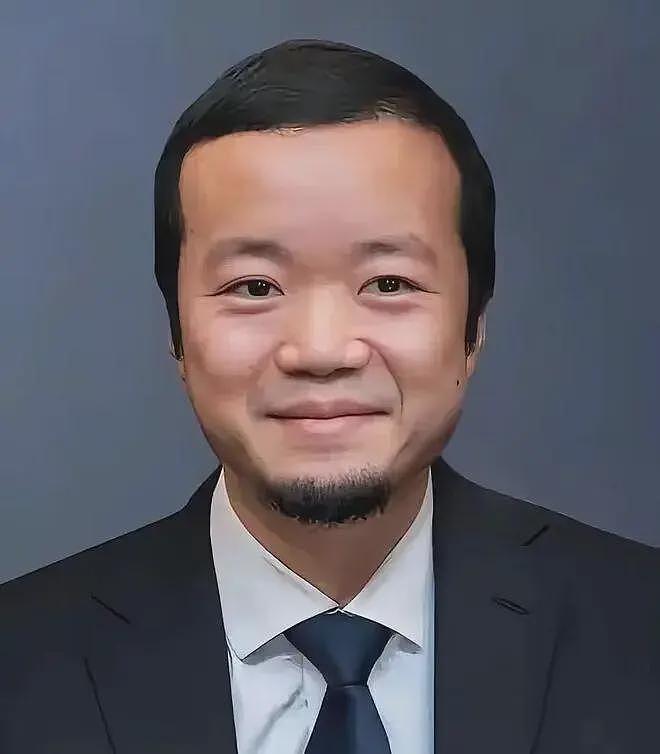 他从福建小混混，逆袭为柬埔寨首富，骗走了国人1000亿血汗钱（组图） - 1