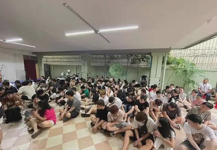 他从福建小混混，逆袭为柬埔寨首富，骗走了国人1000亿血汗钱（组图） - 2