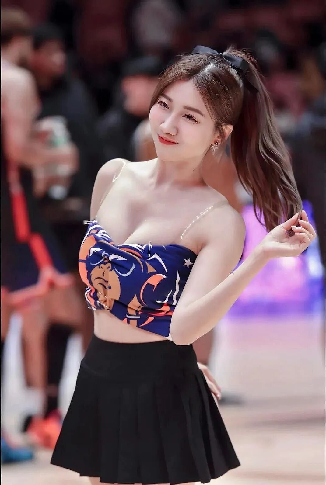【美女】长相甜美啦啦队队长“林志玲”，网友直呼：看（组图） - 7