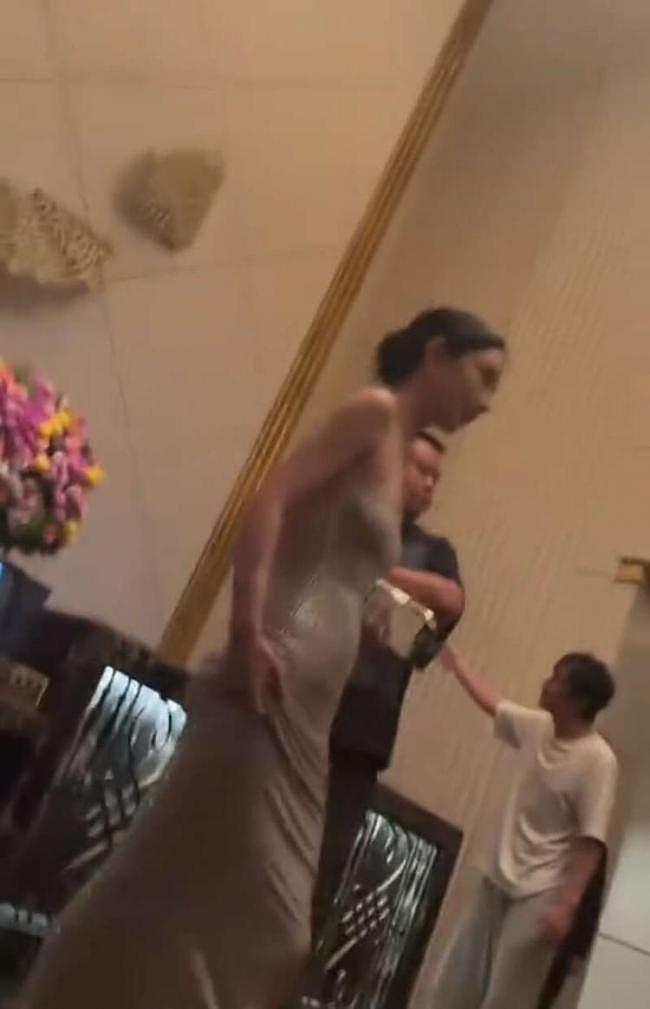 冲上热搜！陈冠希大闹上海半岛酒店，视频曝光！店家回应：原因无可奉告（视频/组图） - 3