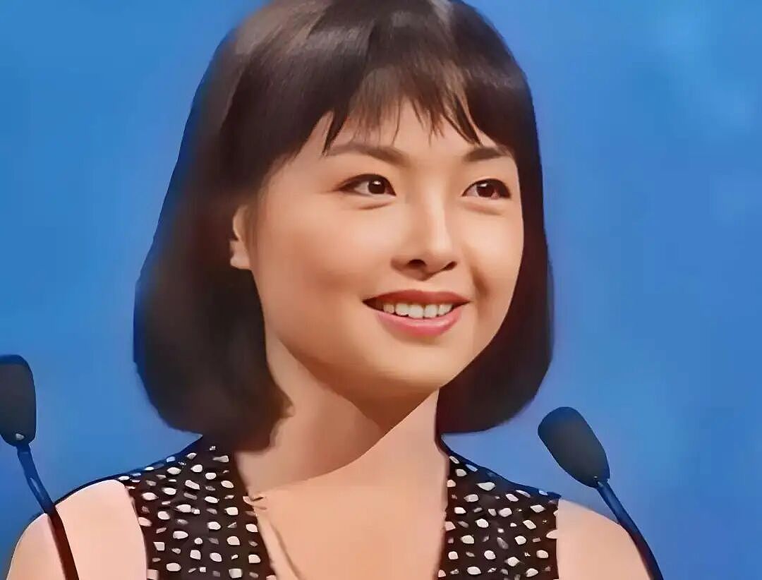 55岁鲁豫近照胖出新宽度，和小19岁男友同框般配，恋情已曝光6年.（组图） - 2