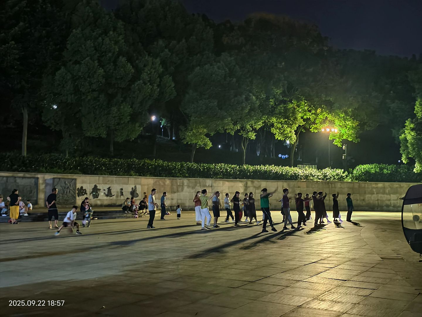 踩到氢氟酸的女人：危险的城市真空地带（组图） - 4