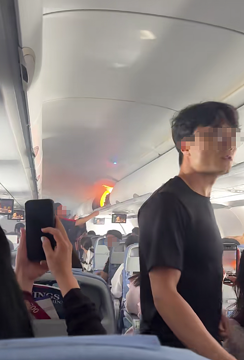 杭州飞韩国一航班行李架起火,“整个客舱都是烟”,紧急备降浦东机场!官方最新通报(组图) - 1