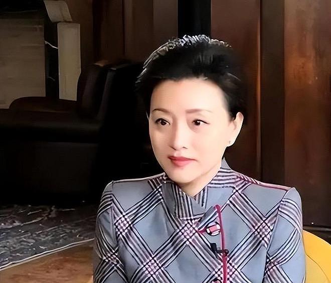 央视主持杨澜:嫁百亿身家老公,57岁却抛头露面直播卖课(组图) - 6