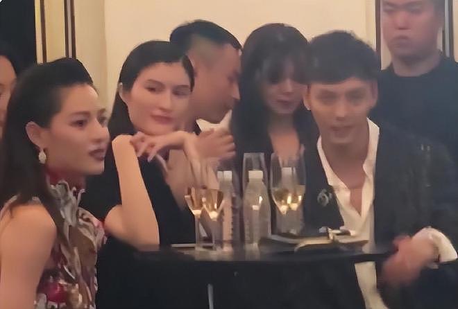 黄子韬徐艺洋秀恩爱到腻，疑奉子成婚，却不敢像陈伟霆何穗官宣（组图） - 6
