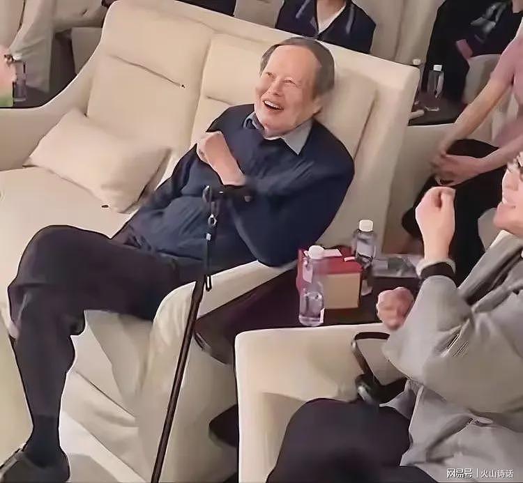 杨振宁逝世,一个时代的结束!与爱因斯坦齐名,一张照片彰显成就(组图) - 3
