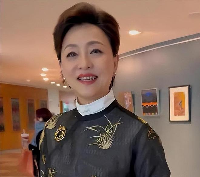 央视主持杨澜:嫁百亿身家老公,57岁却抛头露面直播卖课(组图) - 11