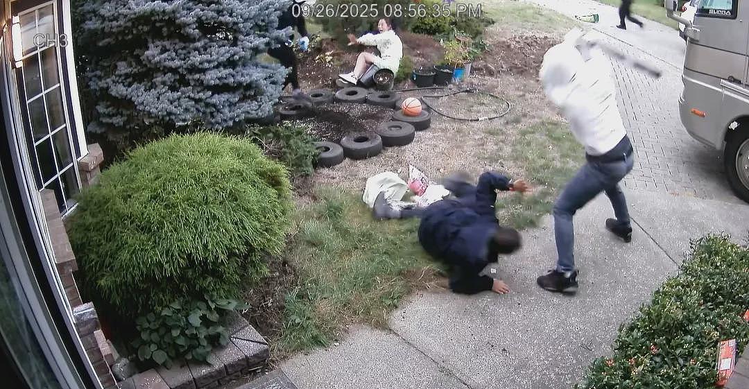 骇人! 华裔商人家门口遭3人围殴,球棒猛击9次倒地不起,全家逃离加拿大(视频/组图) - 4