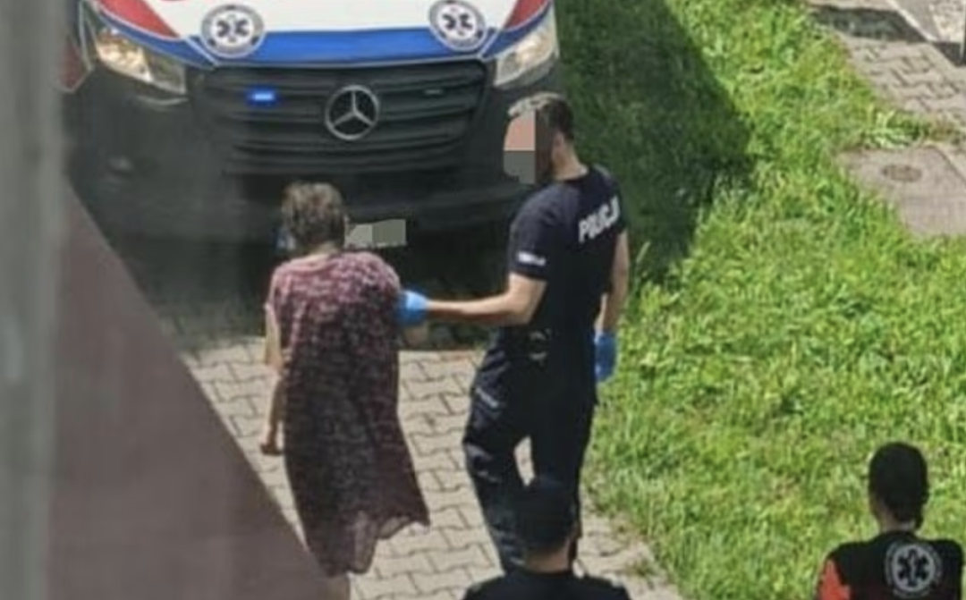 她15岁失踪，竟被父母一直囚禁到42岁？？被救已经状似老人，命悬一线...（组图） - 4