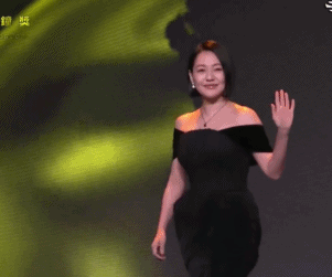 小S复出获奖细节：纹了大S名字还带了骨灰，唯独没感谢吴宗宪女儿（组图） - 4