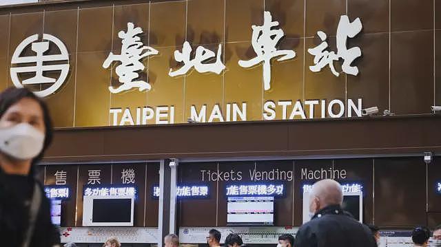 台北车站性侵案：香港女游客遭公然性侵十分钟无人制止，“公共冷漠”引关注（组图） - 1