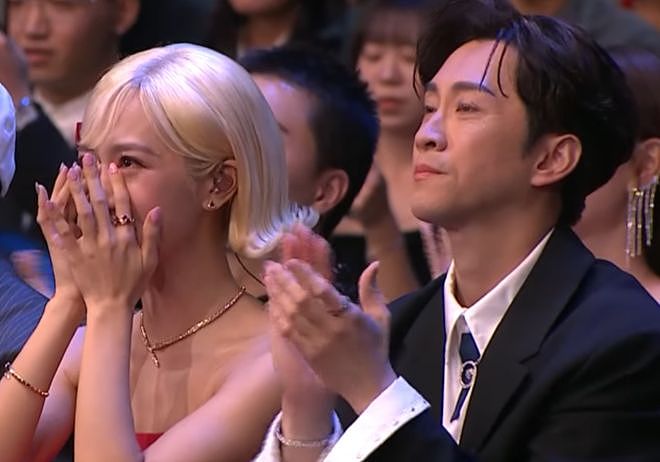 小S复出获奖细节：纹了大S名字还带了骨灰，唯独没感谢吴宗宪女儿（组图） - 10