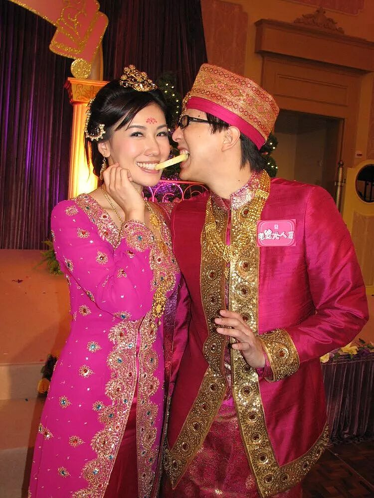 恭喜正式结婚？！恋爱8年无人看好，分手半年突拍婚纱照！专挑富二代下手只为还钱？（组图） - 28