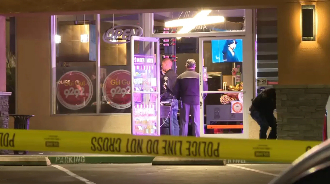 烧烤店枪声惊魂：华男当众射杀前女友后自尽，全场顾客吓傻（组图） - 5
