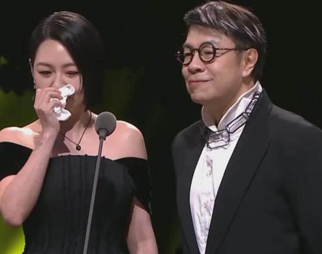 小S复出获奖细节：纹了大S名字还带了骨灰，唯独没感谢吴宗宪女儿（组图） - 7