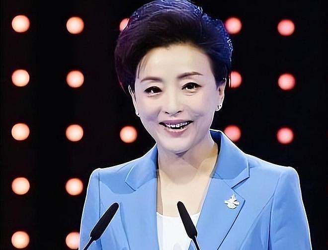 央视主持杨澜:嫁百亿身家老公,57岁却抛头露面直播卖课(组图) - 12