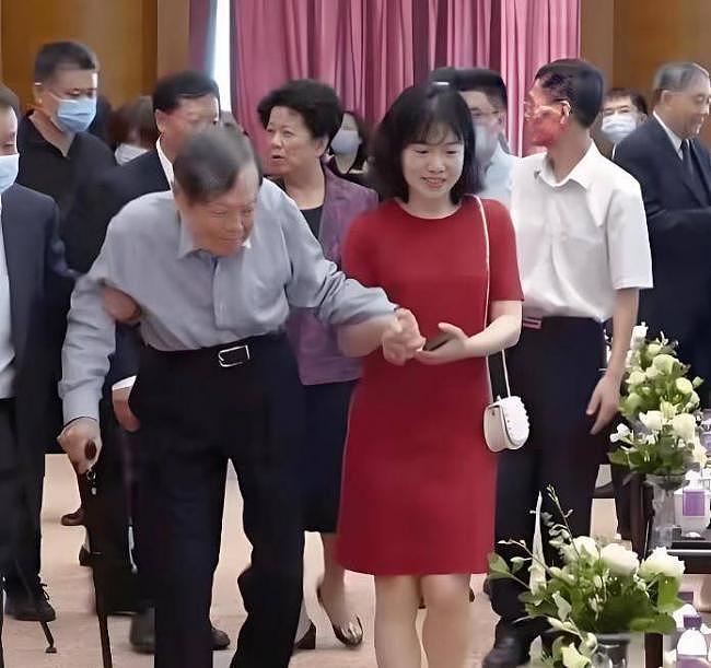 杨振宁八月自曝“脖子供血不足” ，最后状态曝光（组图） - 11