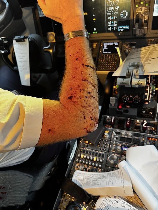 万米高空美一波音客机风挡玻璃破裂，机上140人！专家：或被陨石或残骸击中（视频/组图） - 2