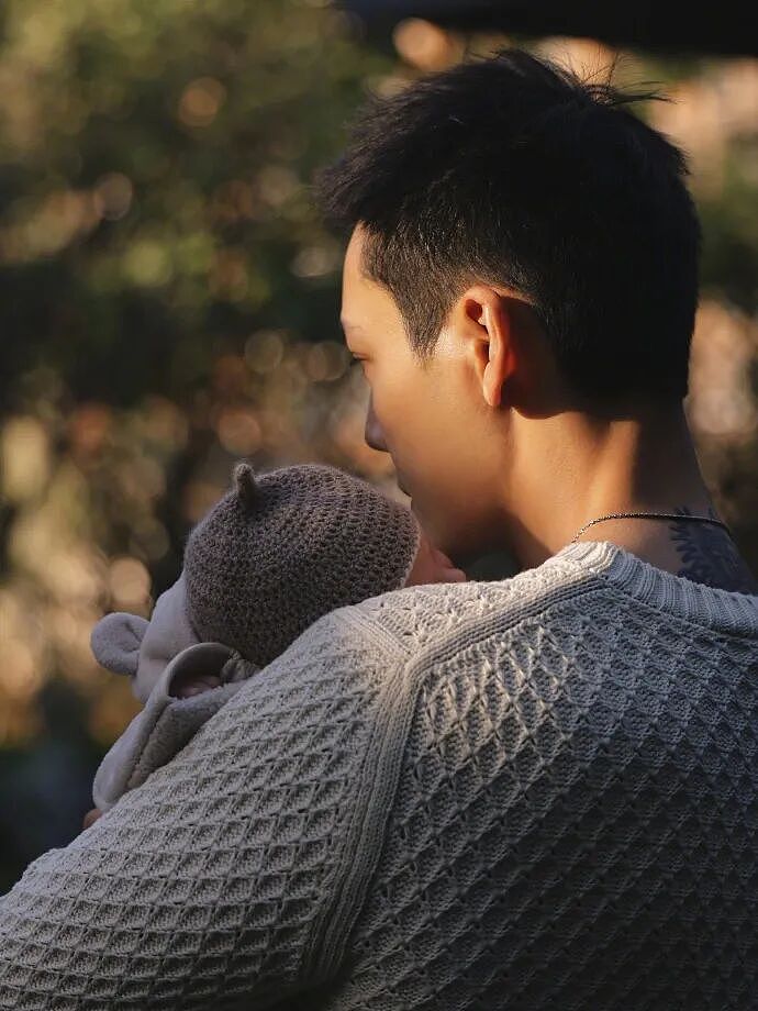 陈伟霆何穗官宣生子，网友坐不住了：二婚女凭什么拿下男神……（组图） - 5