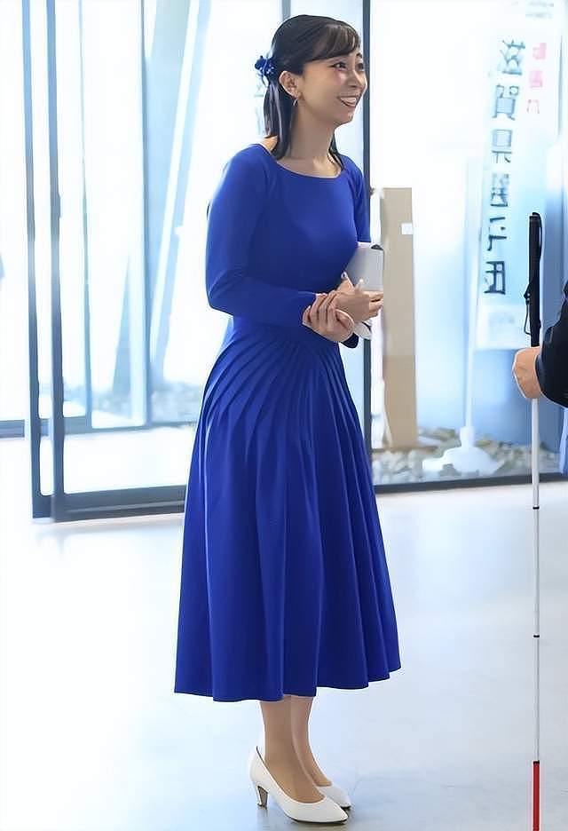 佳子公主穿粉色连衣裙惹争议，指过于显身材，搭玫瑰头饰显少女感（组图） - 5