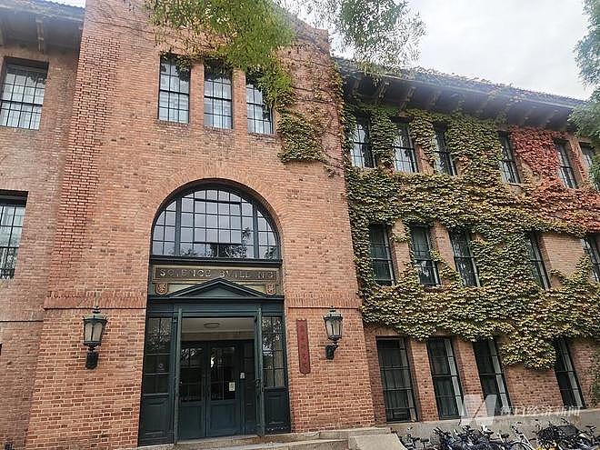 清华大学设杨振宁吊唁处:18日晚开放吊唁,为期7天(组图) - 2
