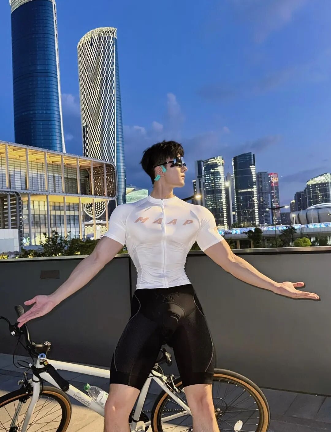 【帅哥】骑行圈肌肉天菜爆火出圈，Top级别的男大，自爆骑行圈好乱...（组图） - 2